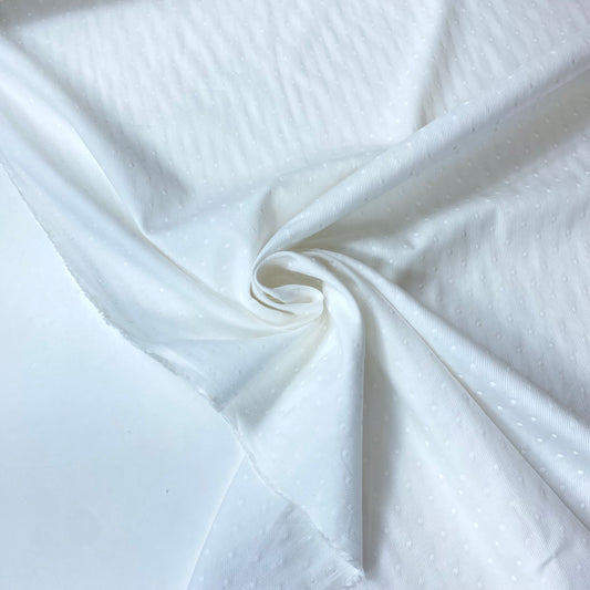 Fustão 100% Algodão Branco Com Bolas Brancas Bordadas