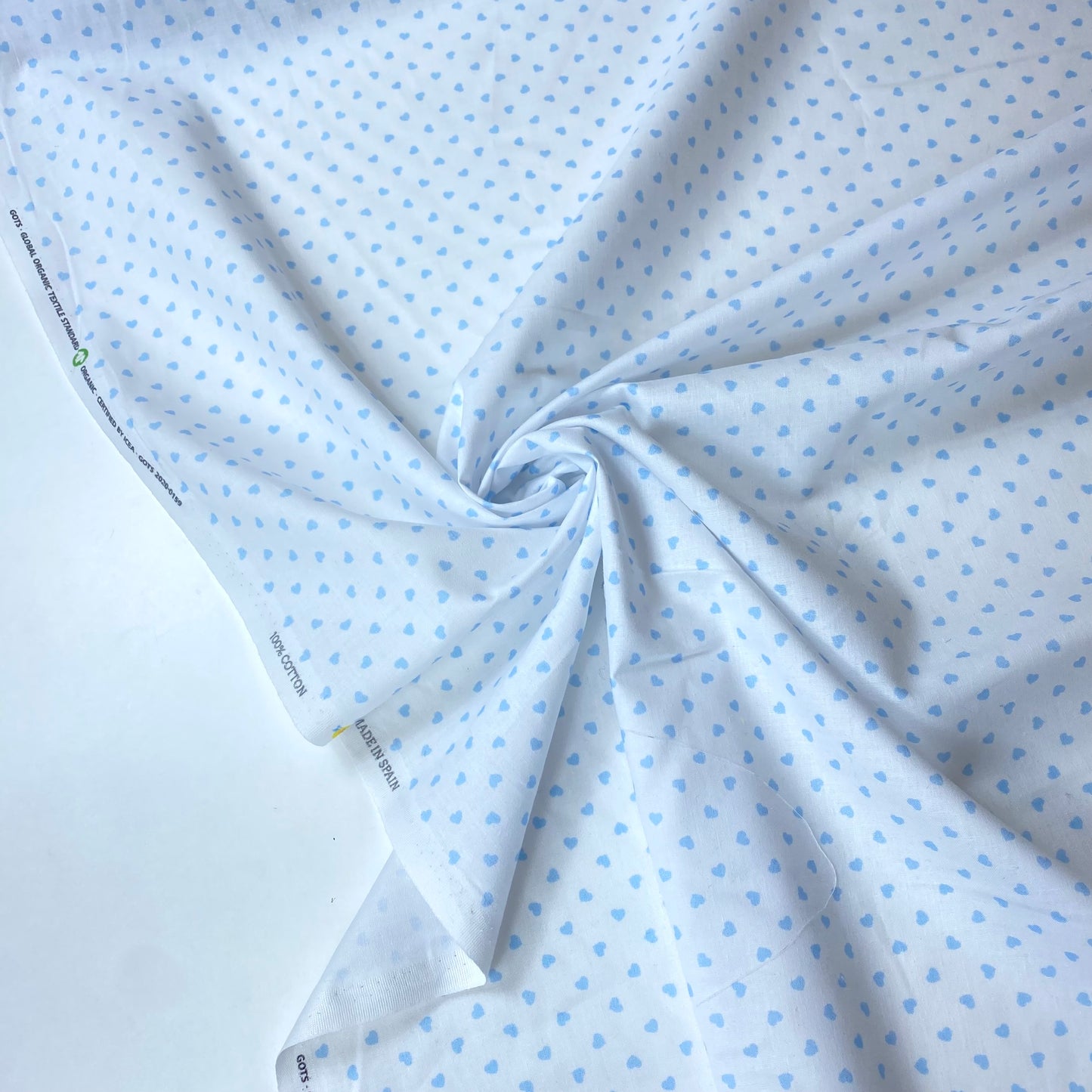 Cambray 100% Algodón Blanco Con Corazones Azules