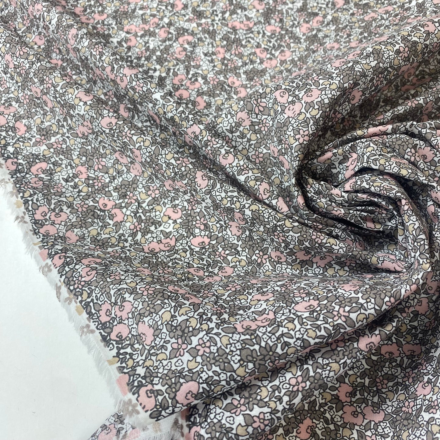Popelina 100% Viscosa Con Flores Rosa y Gris