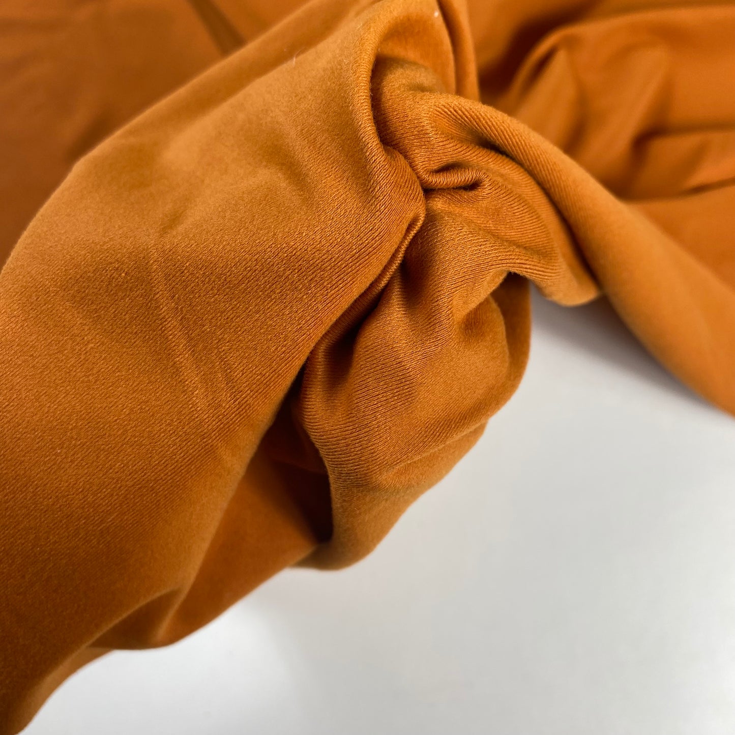 Lycra mate con un toque de color caramelo Carvico