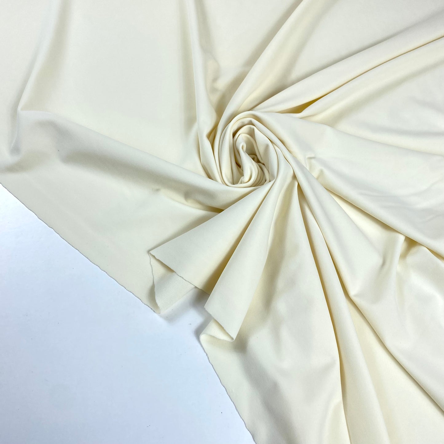 Lycra mate con un toque nacarado de Carvico