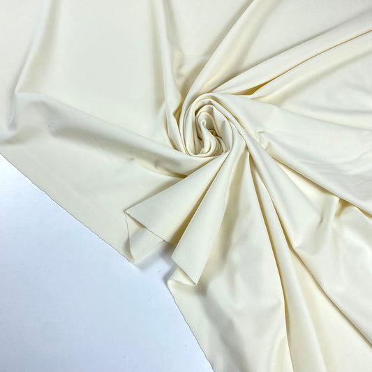 Lycra mate con un toque nacarado de Carvico