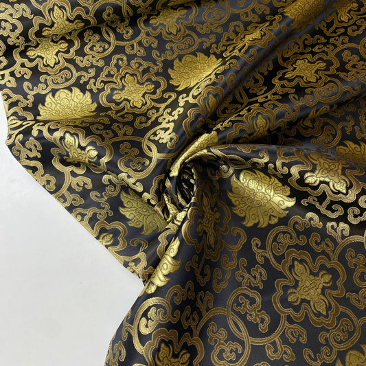 Brocado Preto Com Detalhes Dourados