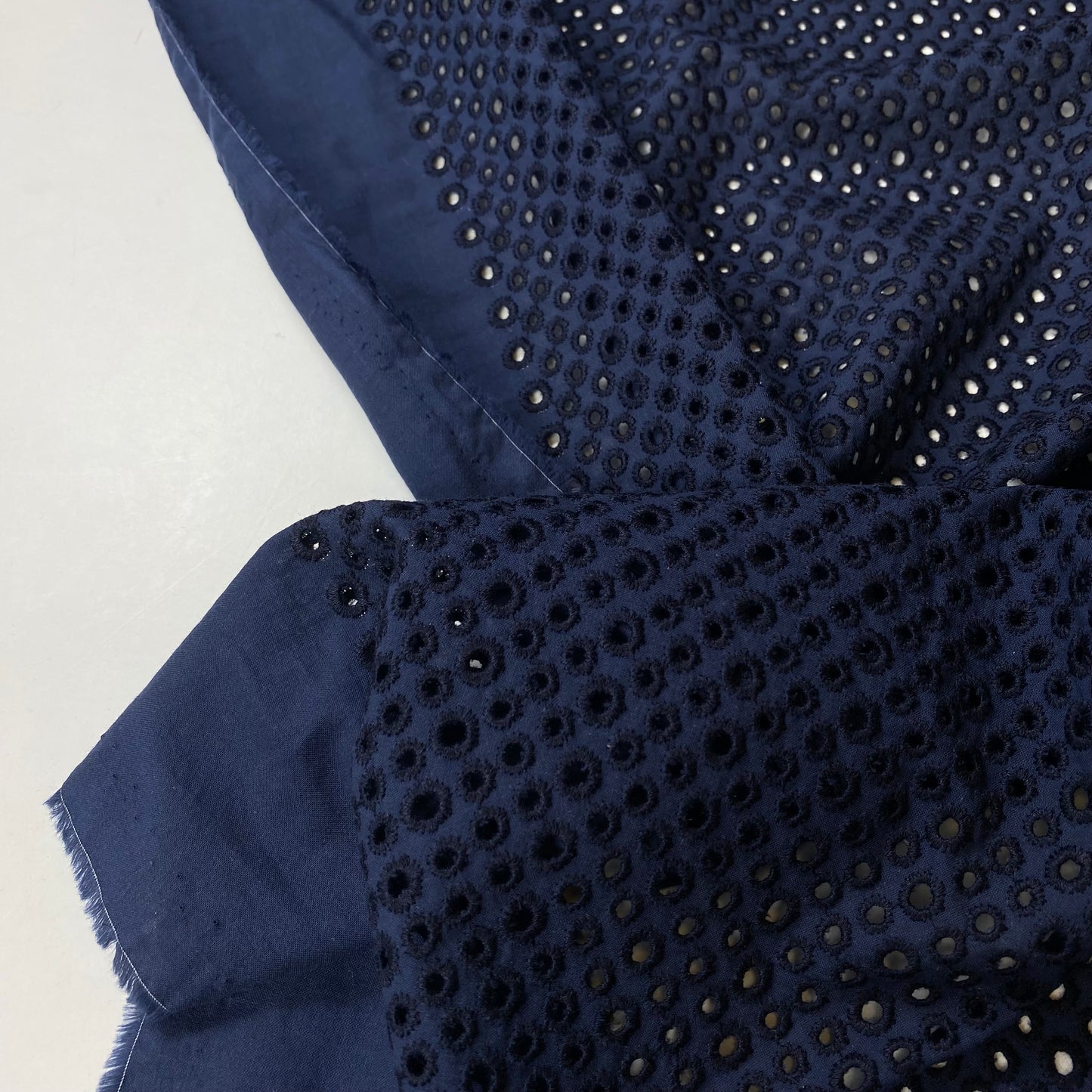 Tecido Bordado Azul Escuro