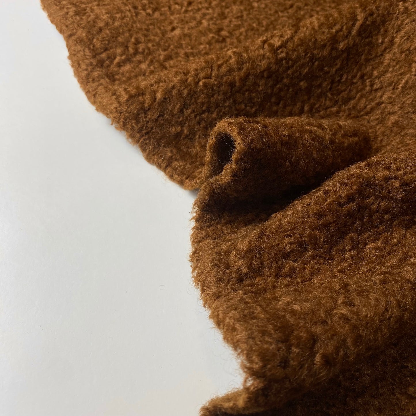 Bouclé caraculo marrom