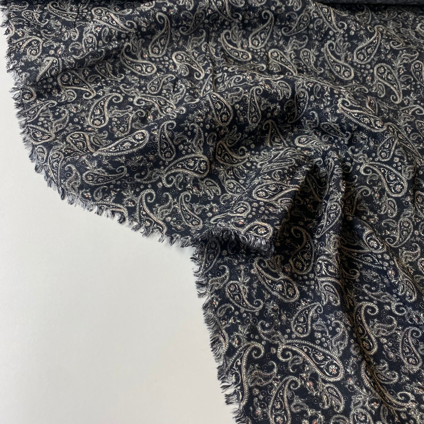 Crepe negro con cornucopias