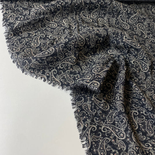 Crepe negro con cornucopias