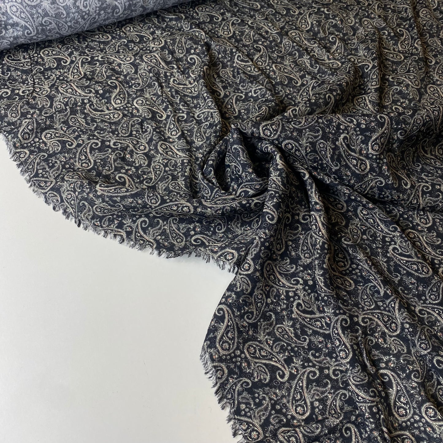 Crepe negro con cornucopias