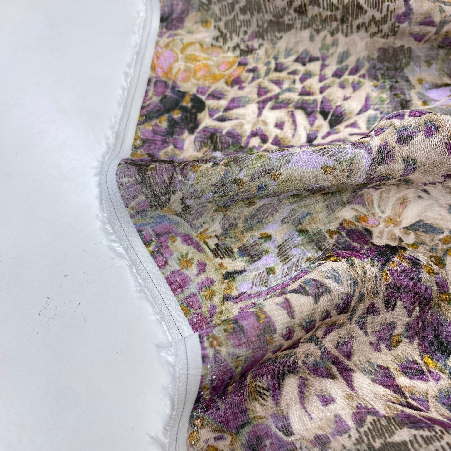 Crepe con estampado tropical