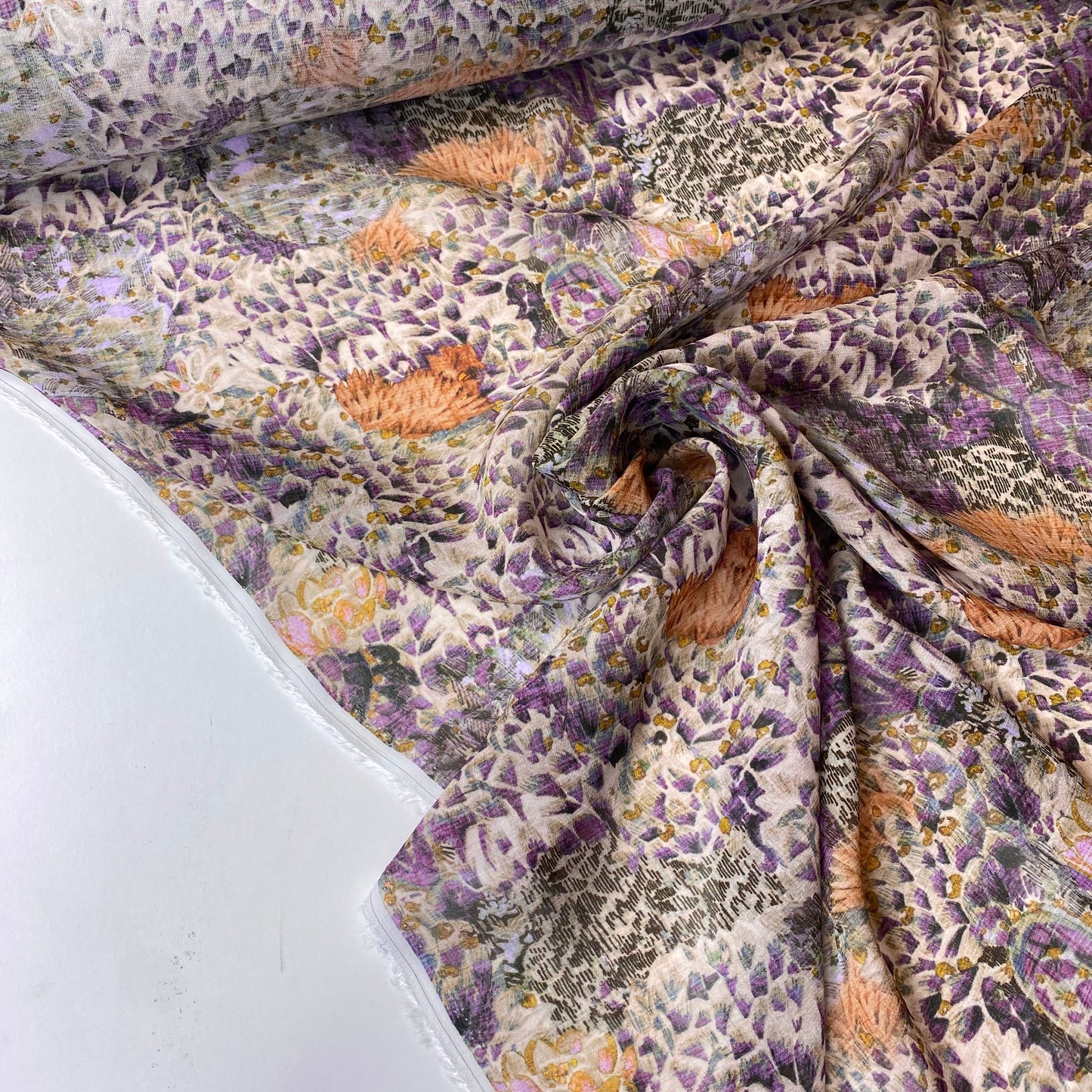 Crepe con estampado tropical