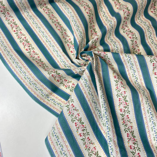 Tejido chintz Alcobaça con rayas beige y verdes y ribete floral.