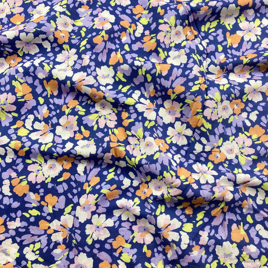 Linho lilás com flores