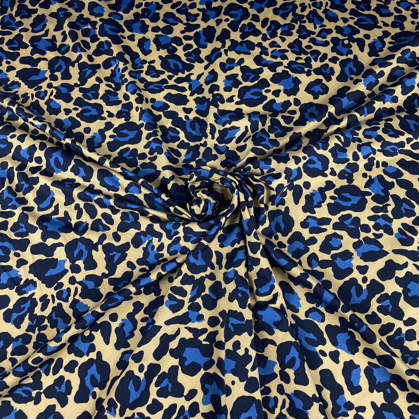 Lycra estampado tigre lunares azules