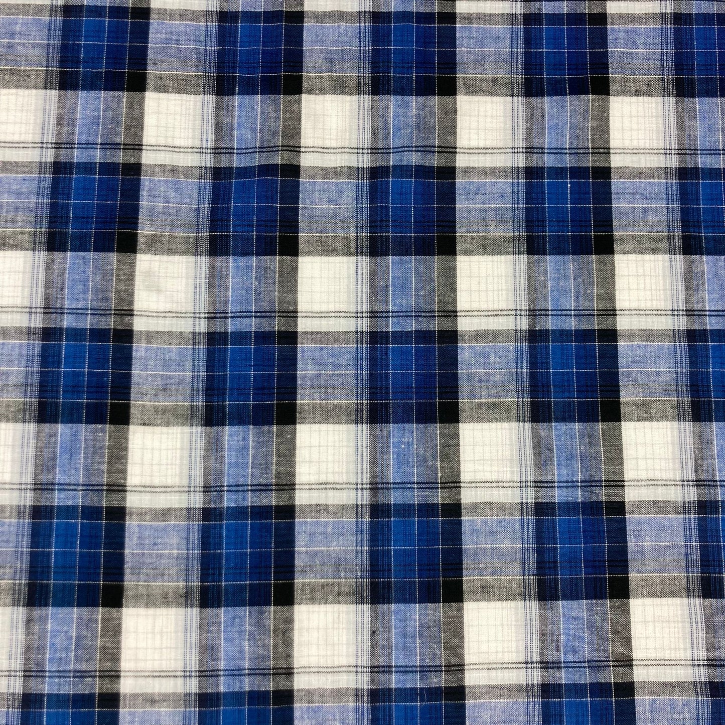 Linen squares in blue and white tones